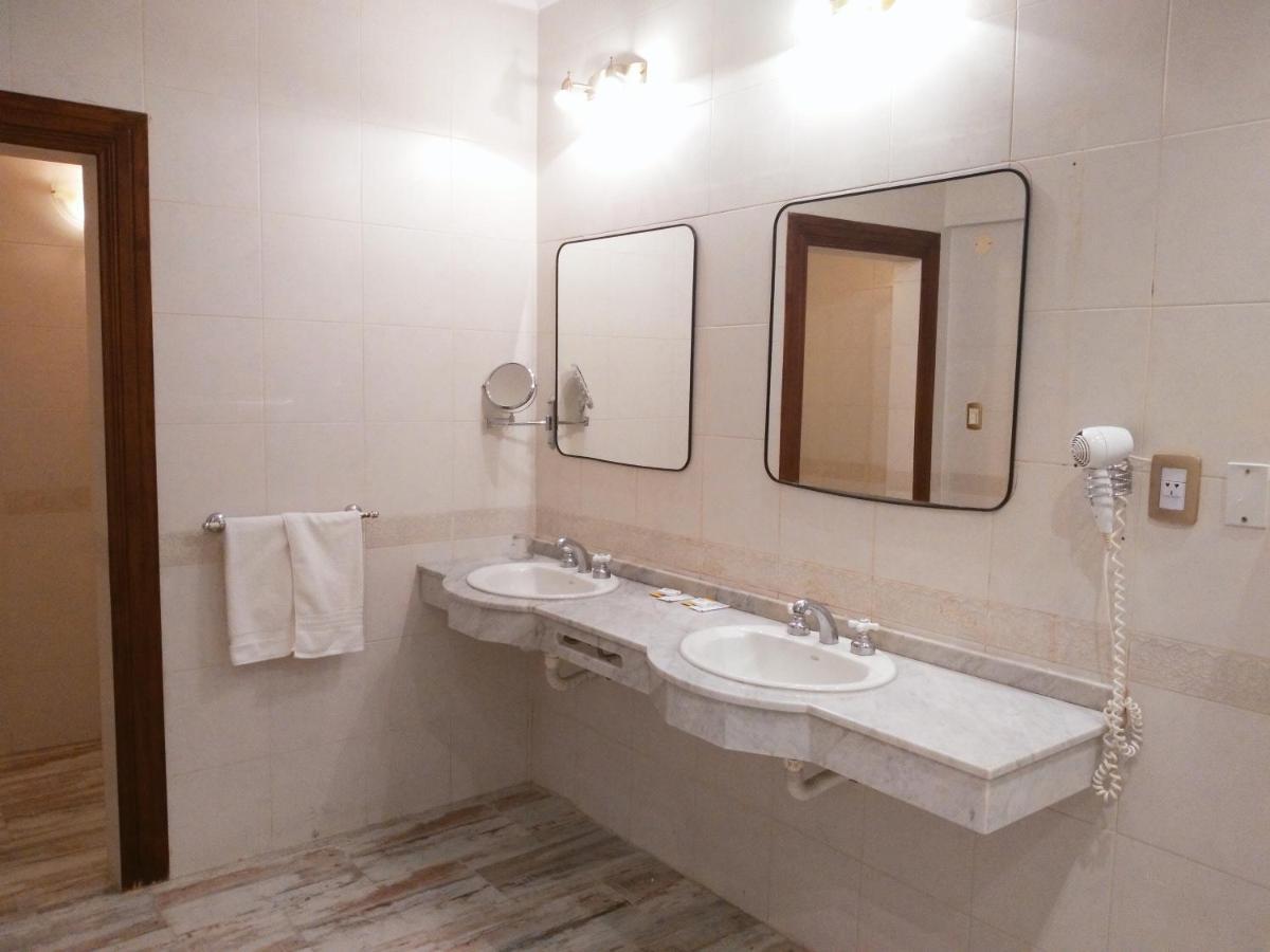 Catange Hotel Charata Buitenkant foto